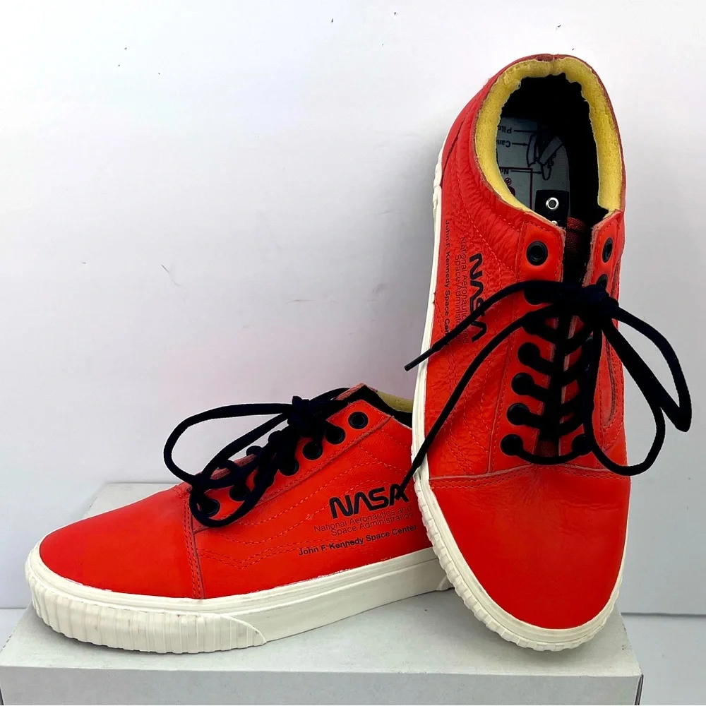 VANS OLD SCHOOL SPACE VOYAGER “FIRECRACKER ORANGE” COLLECTORS,MENS 8.5 WOMENS 10 - Picture 1 of 17